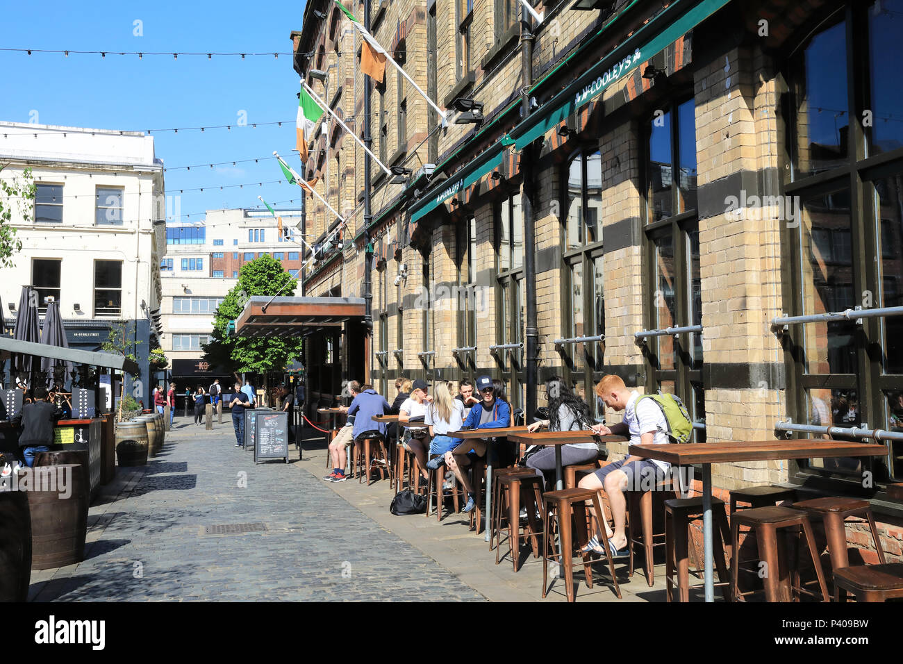 McCooley's Irish pub in Concert Square, Liverpool, il Merseyside, NW England, Regno Unito Foto Stock