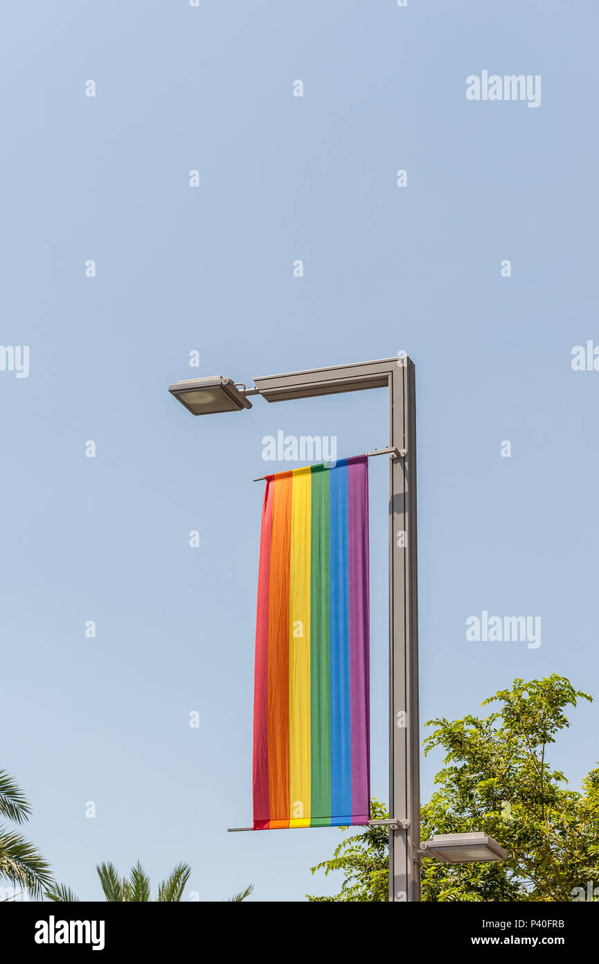 Israele, Tel Aviv - 8 Giugno 2018: bandiera arcobaleno - 2018 Tel Aviv pride Foto Stock