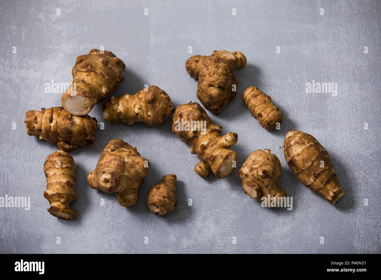 Topinambur (Helianthus tuberosus), Alternativa zur Kartoffel, Studio Foto Stock