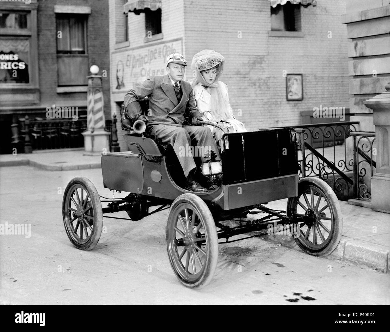 Pellicola originale titolo: La ragazza FLORODORA. Titolo italiano: la ragazza FLORODORA. Regista: HARRY BEAUMONT. Anno: 1930. Stelle: Marion Davies; LAWRENCE grigio. Credito: Metro Goldwyn Mayer / Album Foto Stock