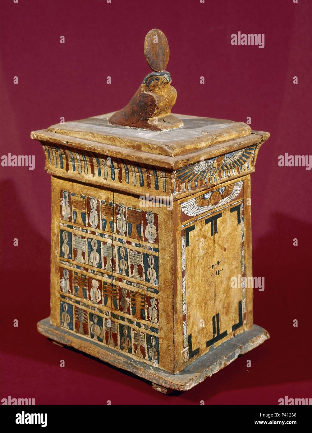 CAJA FUNERARIA EGIPCIA-XXVI DINASTIA-PROCEDERE DE ASSIUT-MADERA POLICROMATO. Posizione: MUSEO ARQUEOLOGICO NACIONAL-COLECCION, MADRID, Spagna. Foto Stock