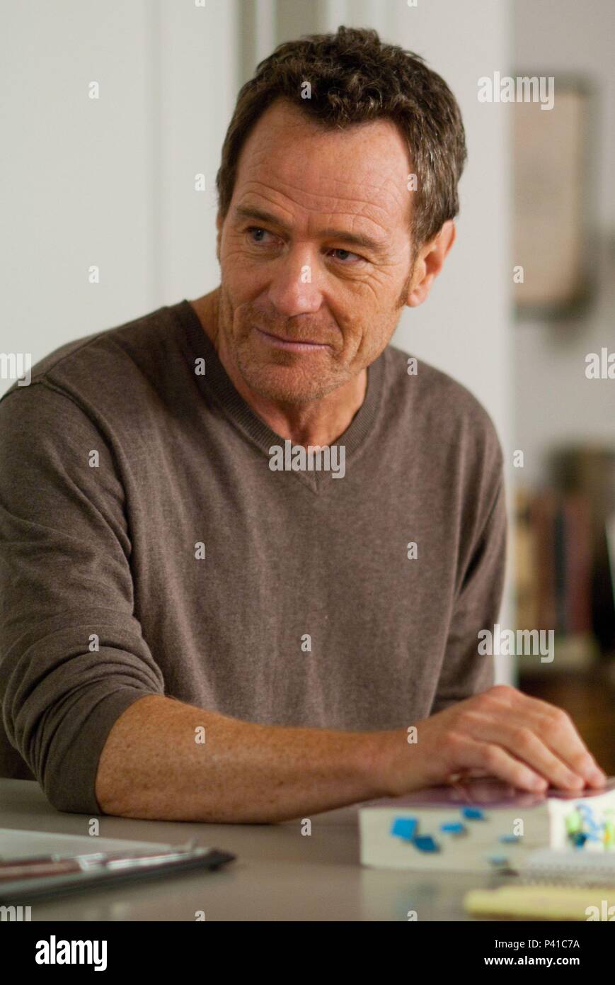 Pellicola originale titolo: Larry Crowne. Titolo inglese: Larry Crowne. Regista: Tom Hanks. Anno: 2011. Stelle: BRYAN CRANSTON. Credito: PLAYTONE PRODUCTIONS/VENDOME PICTURES / TALAMON, Bruce / Album Foto Stock