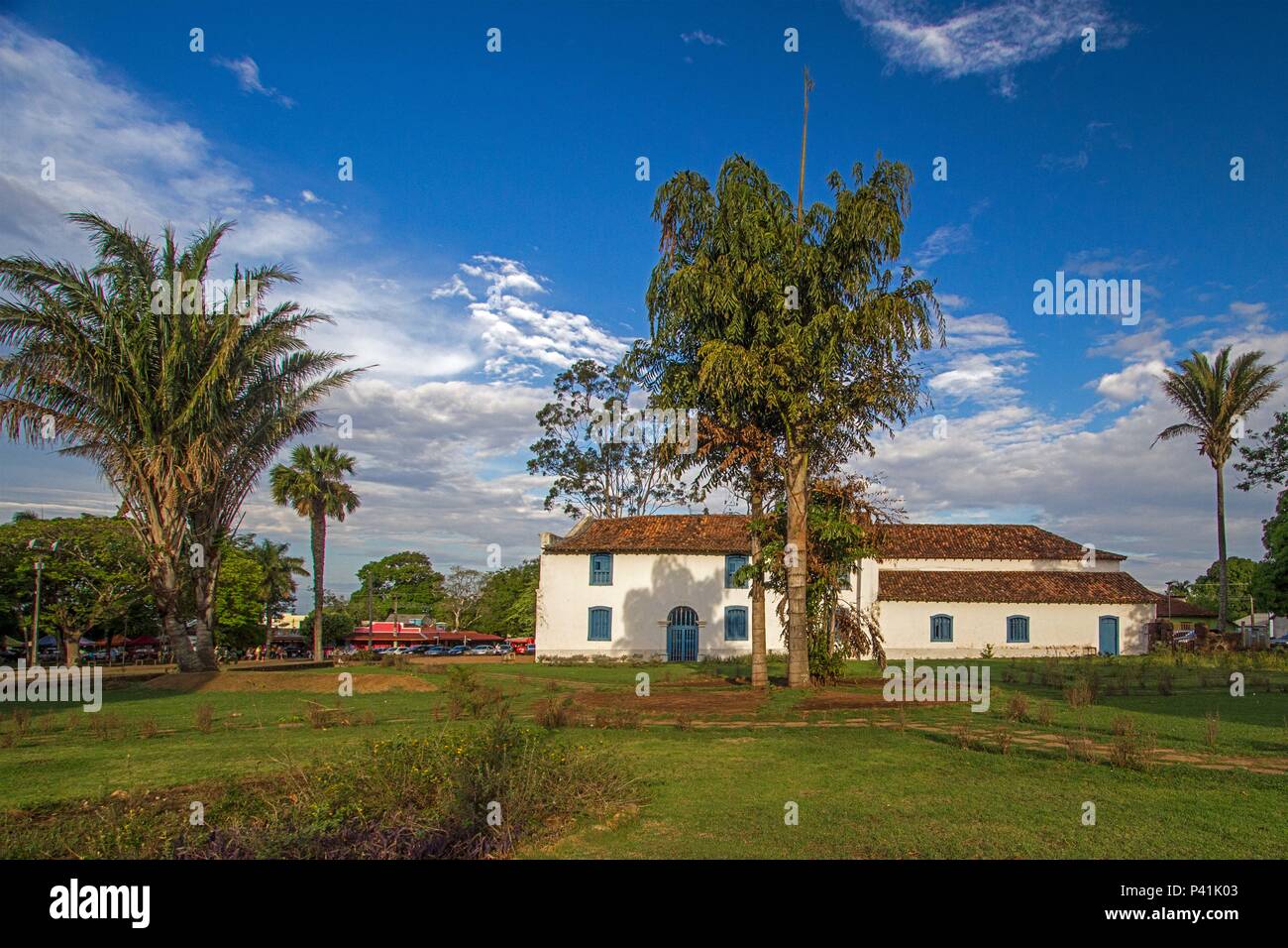 Chapada Guimarães - MT Igreja de Santana do Sacramento Igreja Igreja matriz da Chapada Guimarães Praça construído em 1779 por escravos Chapada Guimarães Mato Grosso centro Oeste Brasil Foto Stock