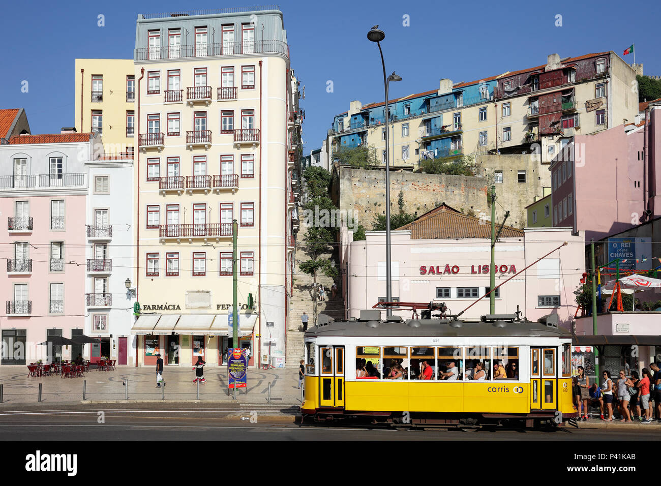 Lisbona, Portogallo, tram alla Martim Moniz square a Lisbona Foto Stock