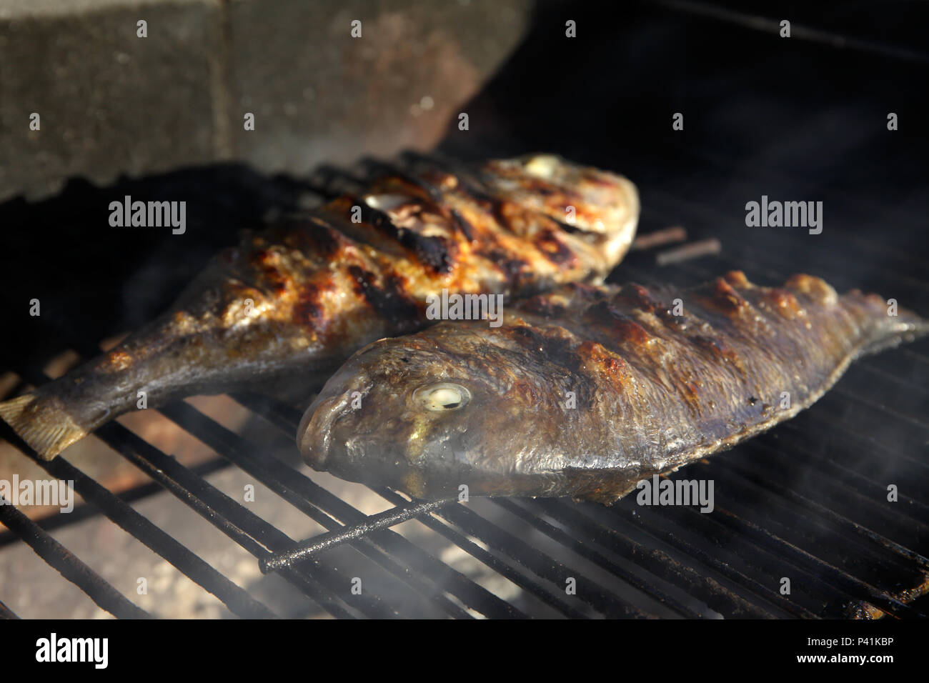Amarante, Portogallo, orate alla griglia Foto Stock