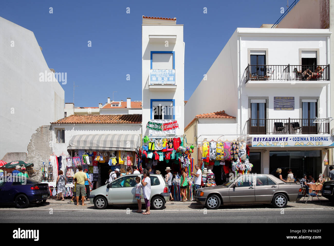 Nazare, Portogallo, casa stretto sul lungomare di Nazare Foto Stock