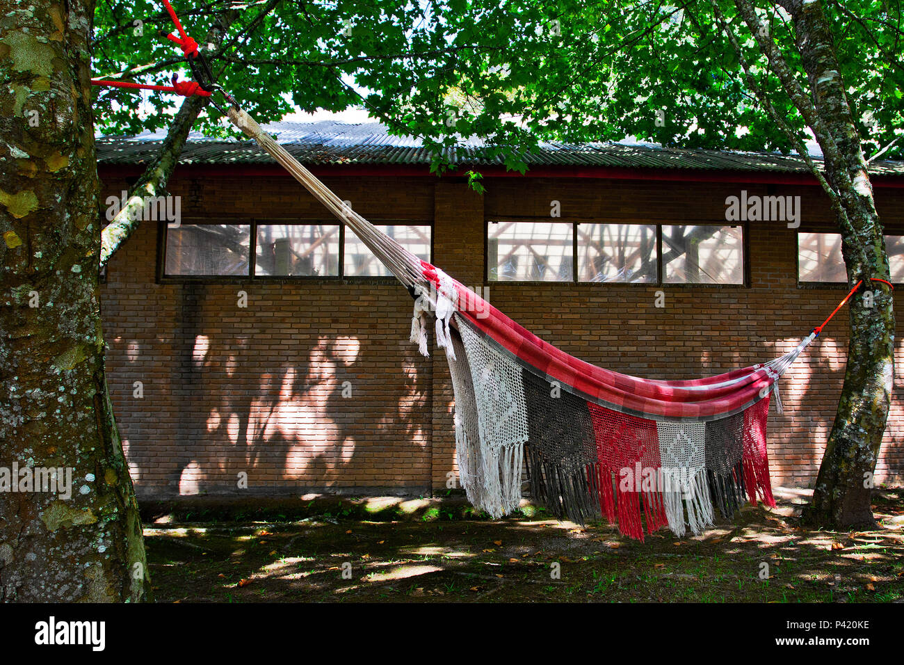Campos do Jordão-SP dati 12/12/2010 Rede rede de Descanso rede de dormir rede com barrado croche de Rede na sombra artesananto Campos do Jordão interno Serra de São Paulo Brasil Foto Stock
