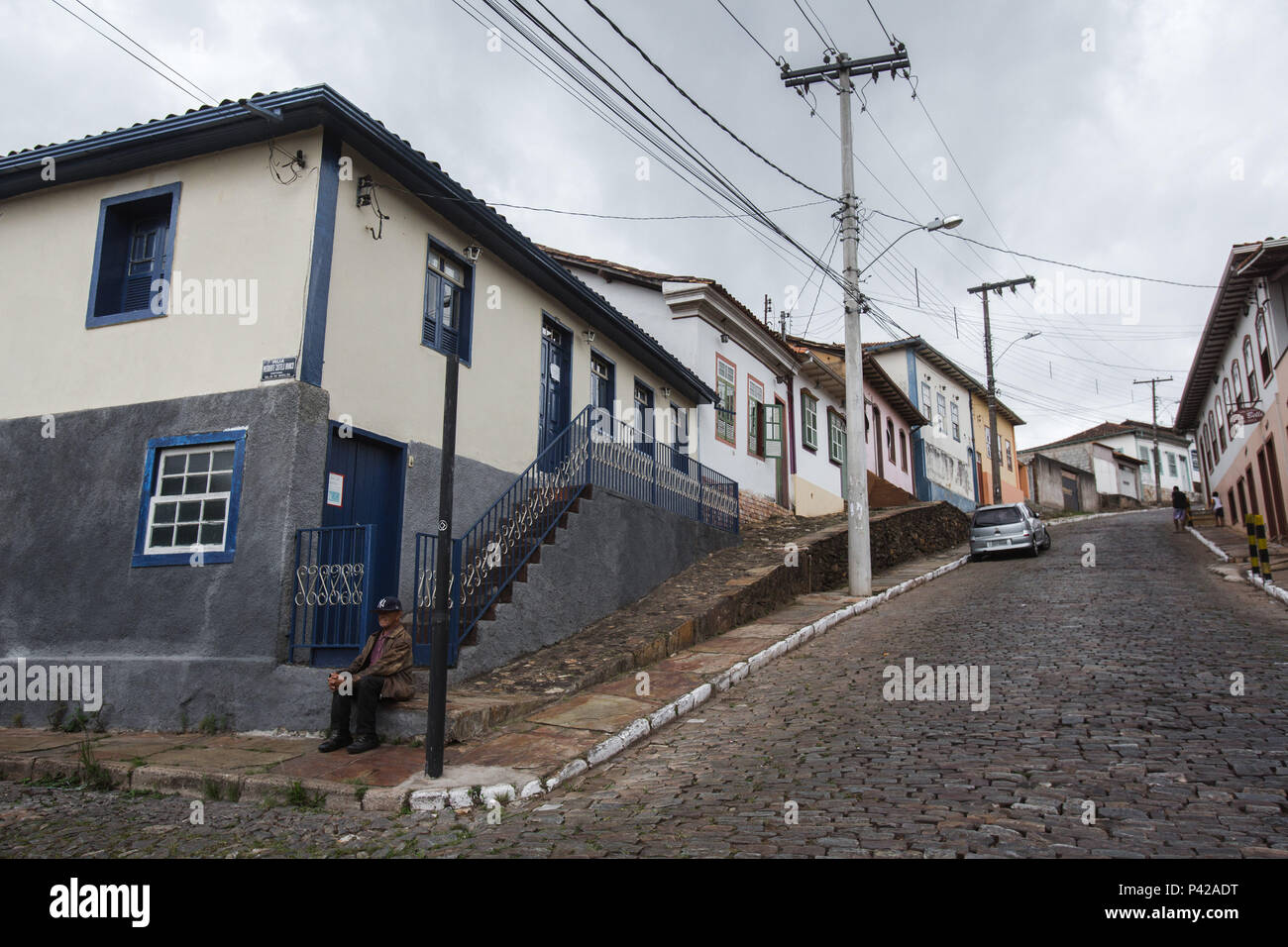 Rua Alvarenga, bairro Cabeças na cidade de Ouro Preto, Minas Gerais. Casas e casarões de arquitetura coloniali (barroco mineiro e rococó). Foto tirada em Novembro de 2017. Foto Stock