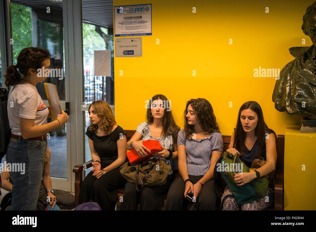 Torino Piemonte, Italia. Xx Giugno, 2018. Torino, Italy-June 20, 2018: Primo giorno di alta scuola gli esami a Vittorio Alfieri membro di alta scuola in Torino Credito: Stefano Guidi/ZUMA filo/Alamy Live News Foto Stock