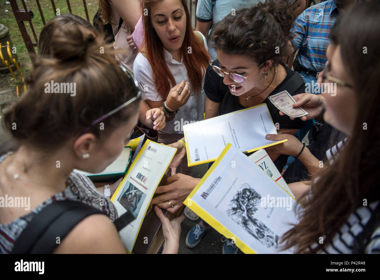 Torino Piemonte, Italia. Xx Giugno, 2018. Torino, Italy-June 20, 2018: Primo giorno di alta scuola gli esami a Vittorio Alfieri membro di alta scuola in Torino Credito: Stefano Guidi/ZUMA filo/Alamy Live News Foto Stock