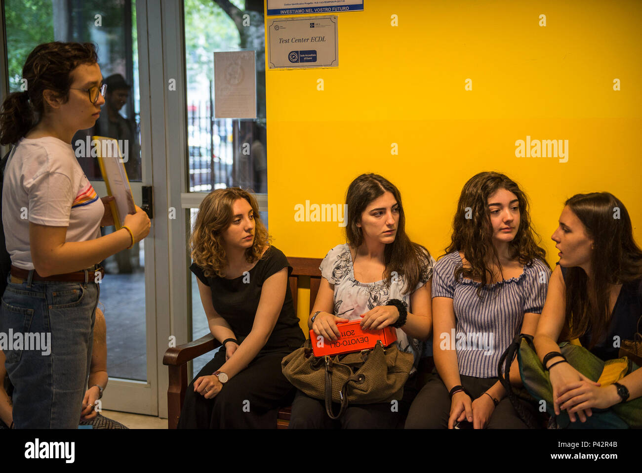 Torino Piemonte, Italia. Xx Giugno, 2018. Torino, Italy-June 20, 2018: Primo giorno di alta scuola gli esami a Vittorio Alfieri membro di alta scuola in Torino Credito: Stefano Guidi/ZUMA filo/Alamy Live News Foto Stock