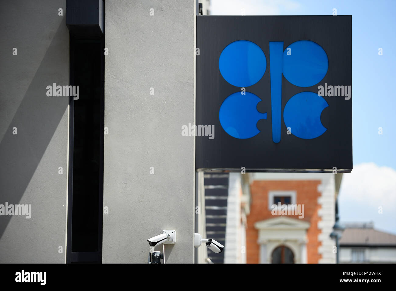 Vienna, Austria. Xx Giugno, 2018. Logo dell'OPEC si è visto all'Organizzazione dei Paesi Esportatori di Petrolio (OPEC) edificio a Vienna.174ma OPEC riunione si terrà il 22 giugno 2018 a Vienna. Credito: Omar Marques/SOPA Immagini/ZUMA filo/Alamy Live News Foto Stock