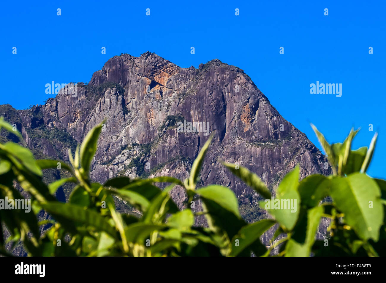 Vista do Pico dos Marins, em Piquete, SP, na Serra da Mantiqueira. Seu cume tem 2470 metro. Foto Stock