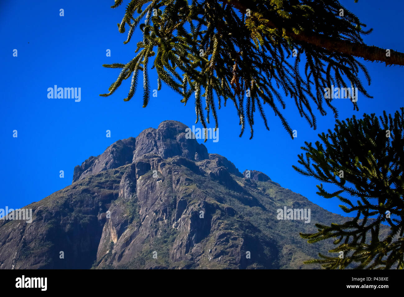 Vista do Pico dos Marins, em Piquete, SP, na Serra da Mantiqueira. Seu cume tem 2470 metro. Foto Stock