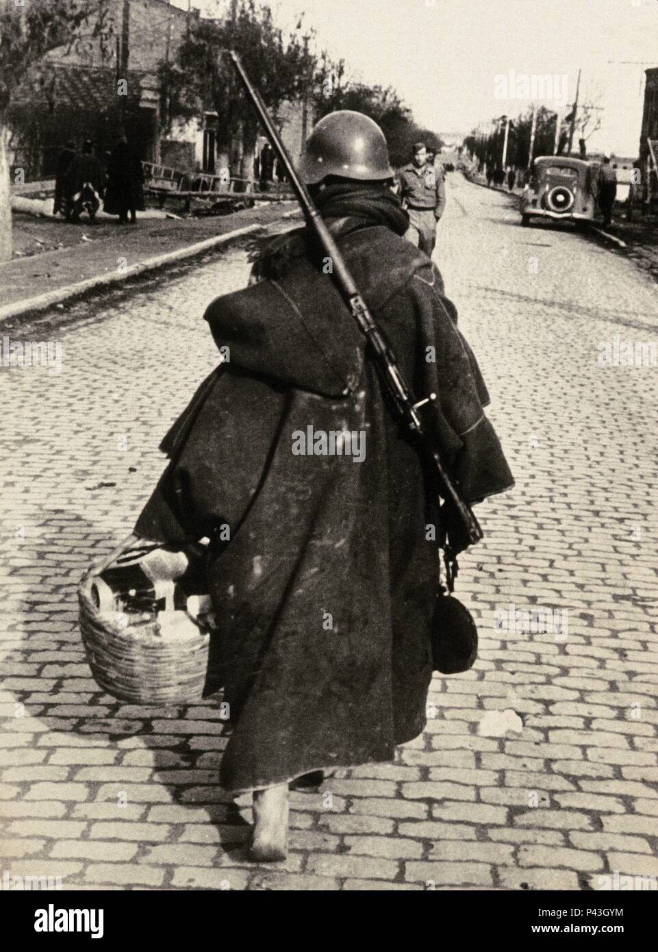 Guerra civile spagnola (1936-1939). Soldato andando verso la parte anteriore. Soldado marchando hacia el Frente. Madrid, guerra civile mostra. Posizione: EXPOSICION DE LA GUERRA CIVIL ESPAÑOLA. Foto Stock