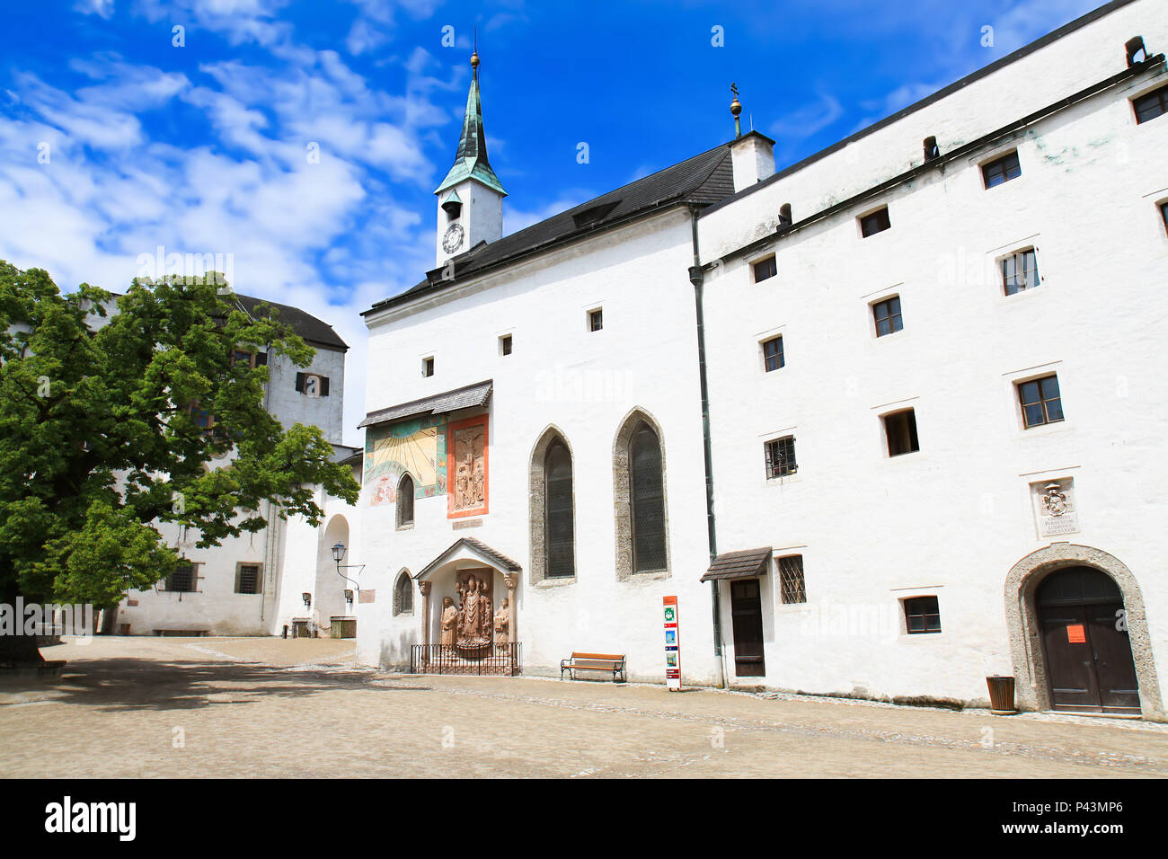 Gli edifici nel cortile rinascimentale di castello Hohensalzburg di Salisburgo, Austria Foto Stock