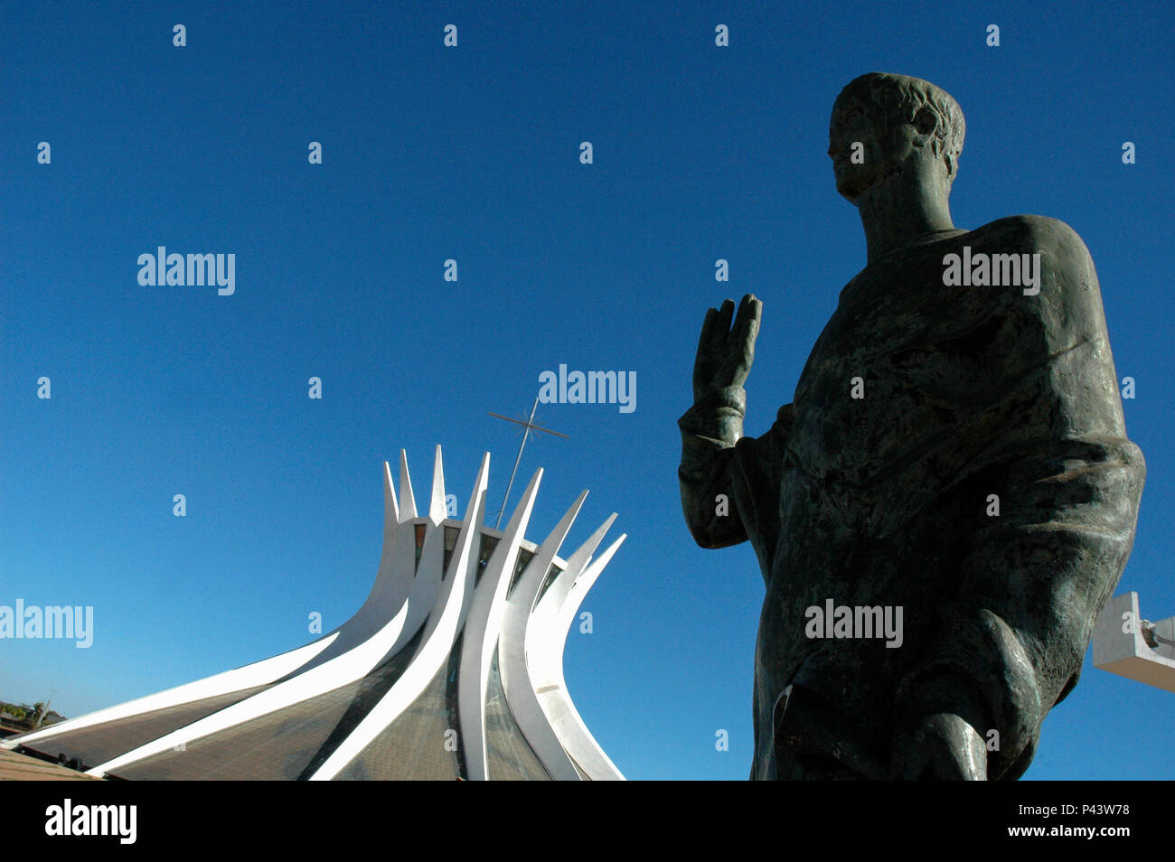 Catedral Metropolitana duranti Pontos turÃ-sticos de BrasÃ-lia. BRASÃLIA/DF, Brasil 27/07/2004. (Foto: David Santos Jr / Fotoarena) Foto Stock