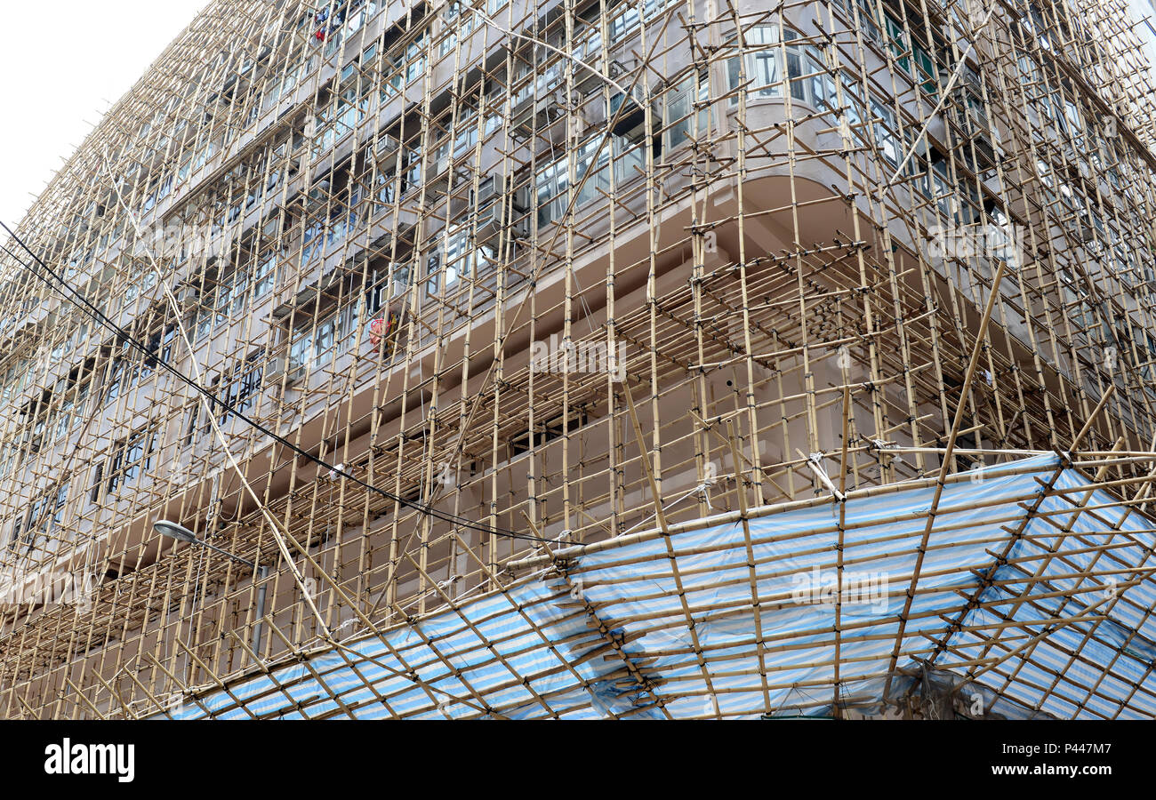 In Hong Kong e la Cina e in altre parti dell'Asia, il bambù è spesso utilizzato per ponteggi per la costruzione di immobili in luogo di acciaio o di ferro di ponteggi Foto Stock