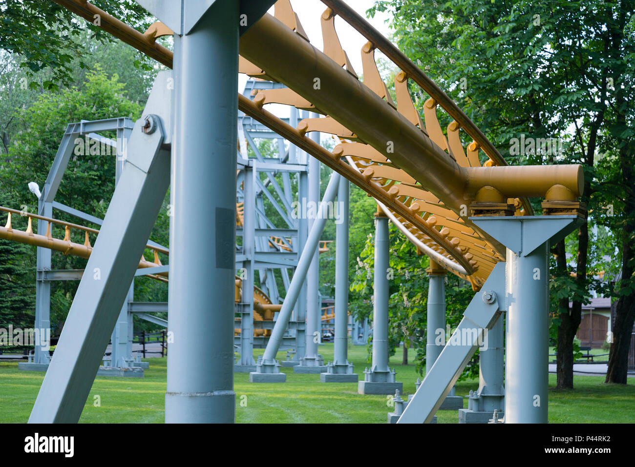 La struttura di supporto del roller coaster close-up. Foto Stock