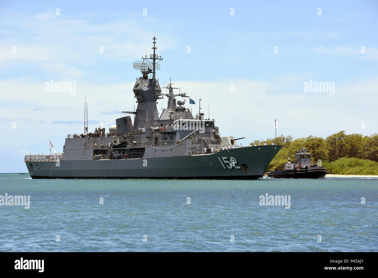 160628-N-QL961-151 PEARL HARBOR (28 giugno 2016) Royal Australian navy ship HMAS Warramunga (FFH 152) arriva in corrispondenza della giunzione base Harbor-Hickam perla per Rim del Pacifico 2016. Venti-sei nazioni, più di 40 navi e sottomarini, più di 200 aerei e 25.000 personale partecipano RIMPAC dal 30 giugno al 4 agosto, in e intorno alle Isole Hawaii e la California del Sud. Il più grande del mondo marittimo internazionale esercitazione RIMPAC offre una singolare opportunità di formazione che aiuta i partecipanti a promuovere e sostenere le relazioni cooperative che sono fondamentali per garantire la sicurezza di s Foto Stock