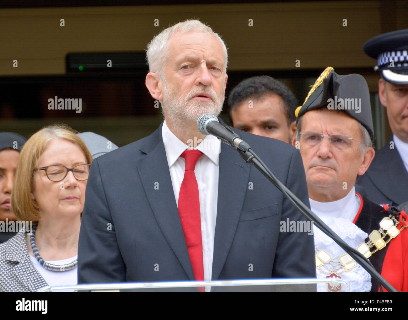 Foto deve essere accreditato ©Alpha premere 066465 19/06/2018 Jeremy Corbyn a Finsbury Park attacco terroristico 1° anniversario minuti di silenzio mantenuto a Islington Town Hall di Londra. Foto Stock