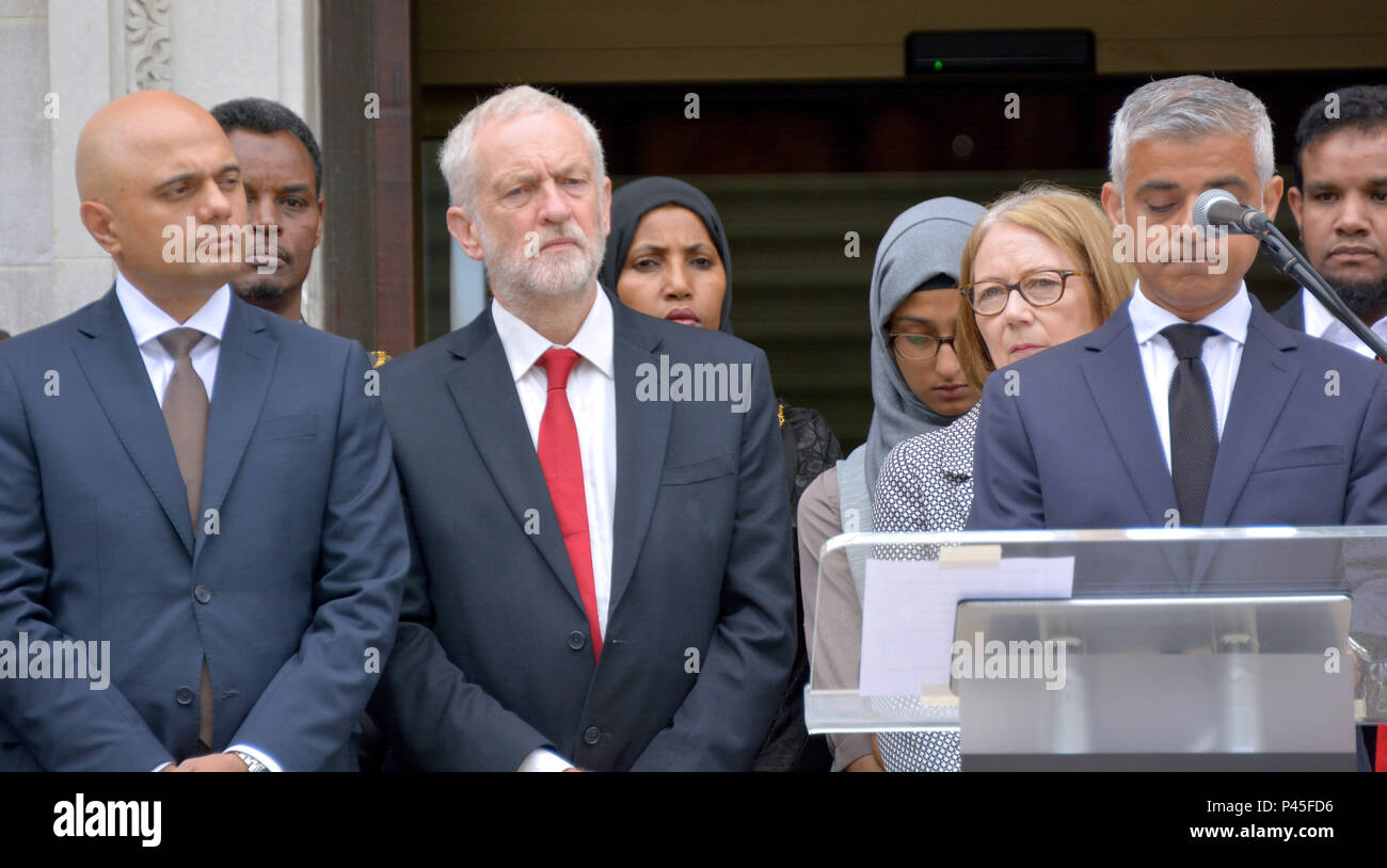 Foto deve essere accreditato ©Alpha premere 066465 19/06/2018 Sajid Javid, Jeremy Corbyn e Sadiq Khan a Finsbury Park attacco terroristico 1° anniversario minuti di silenzio mantenuto a Islington Town Hall di Londra. Foto Stock