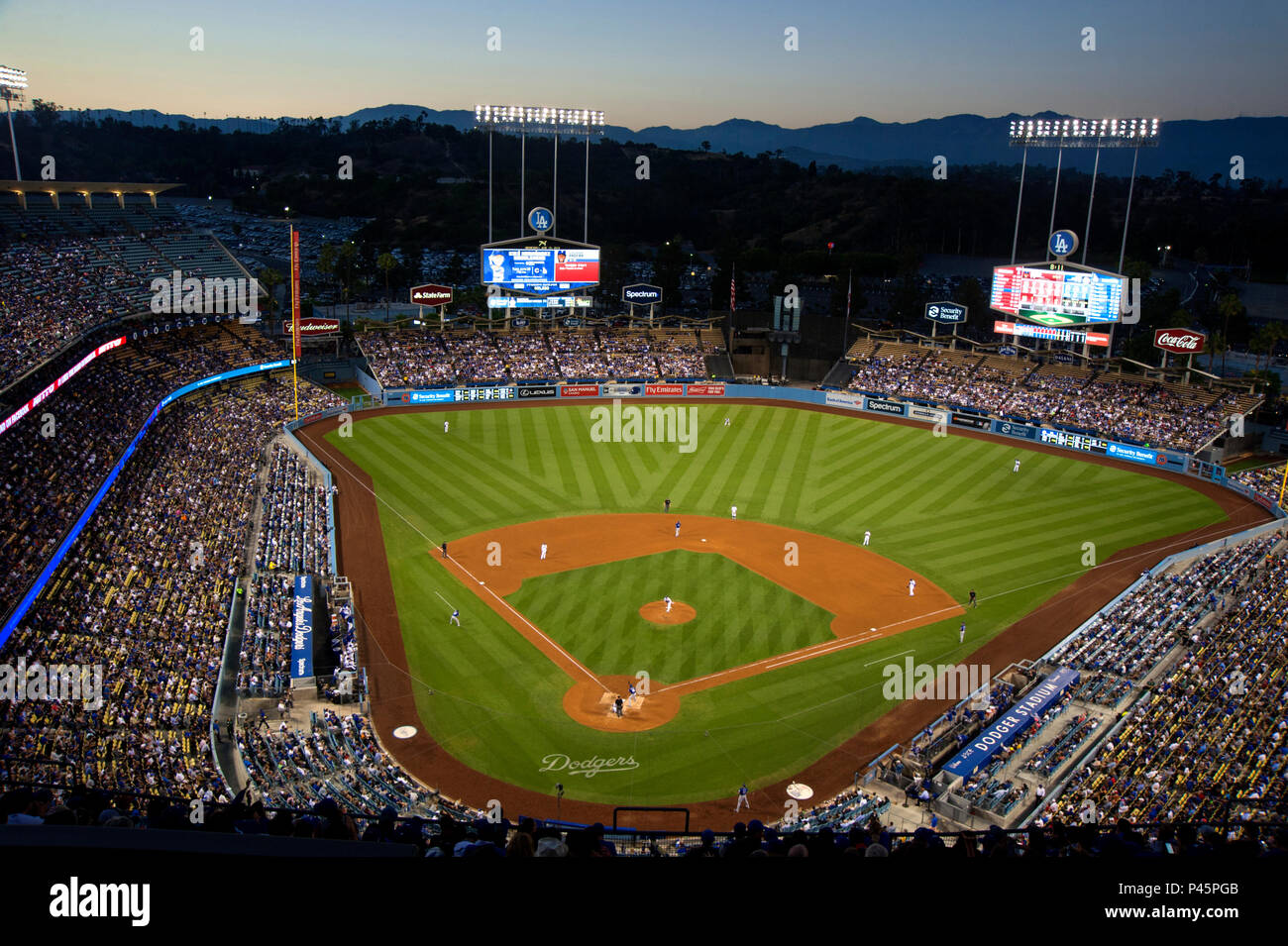 Night game al Dodger Stadium di Los Angeles, CA Foto Stock
