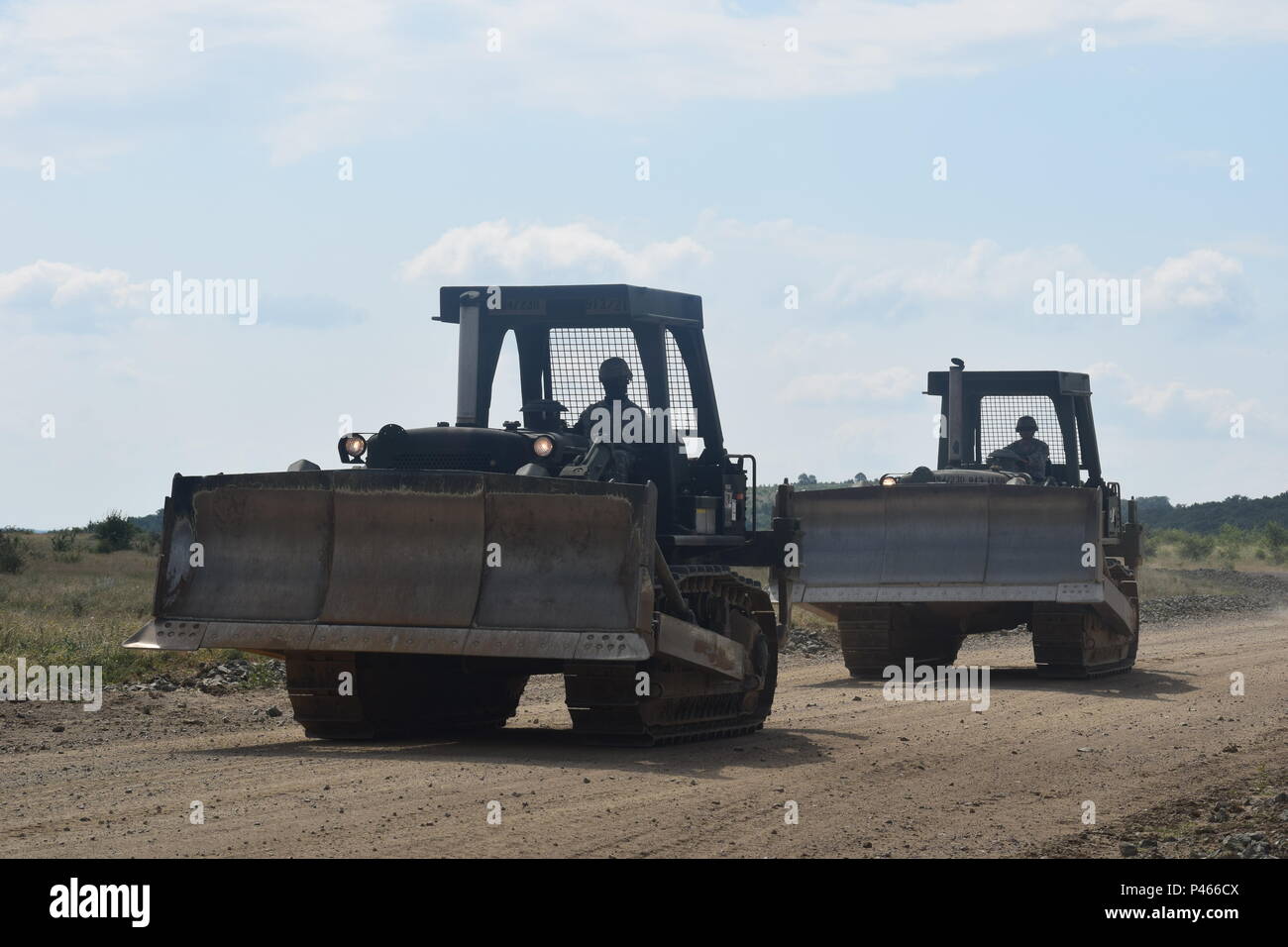 Ingegnere 841st battaglione, U.S. La riserva di esercito di arrivare a Novo Selo Area Formazione, Bulgaria sito in costruzione il 30 giugno 2016 durante il funzionamento la risoluta castello 16. (U.S. Foto dell'esercito da 1Lt. Matthew Gilbert, ingegnere 194th brigata, Tennessee esercito nazionale Guard) Foto Stock