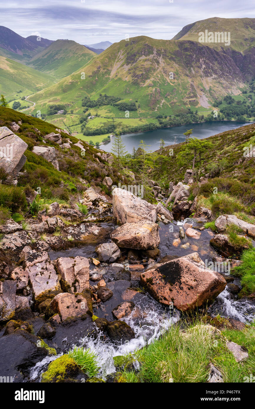 Sourmilk Gill e Buttermere, Lake District. Foto Stock