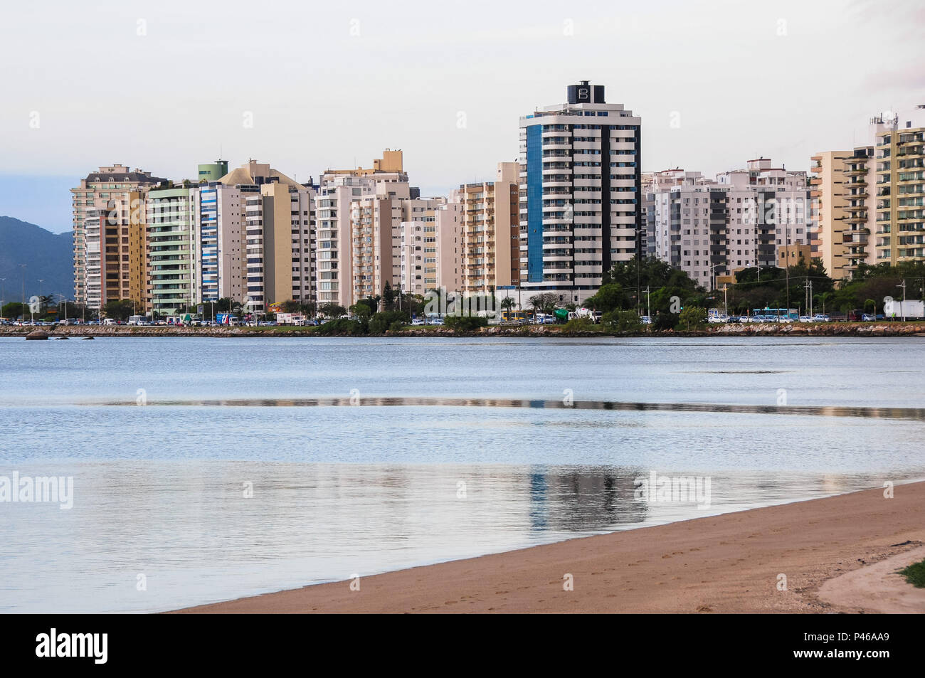 FLORIANÓPOLIS, SC - 02/10/2014: COTIDIANO - Cena do cotidiano em fim de tarde na Avenida Beira-Mar Norte em Florianópolis. (Foto: Cadu Rolim / Fotoarena) Foto Stock