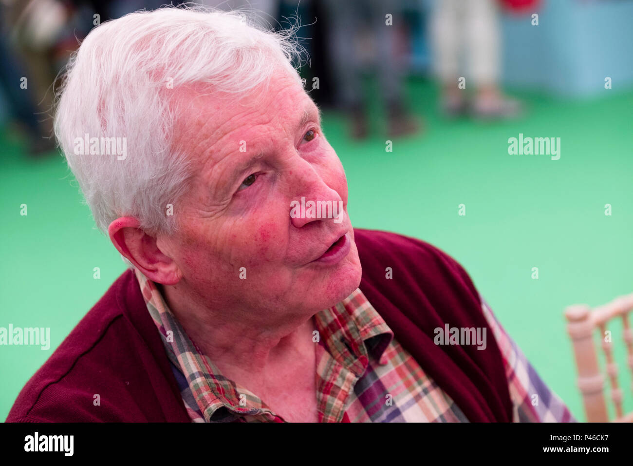 Kevin Crossley-Holland, traduttore in lingua inglese per bambini, autore e poeta. Fotografato alla 2018 Hay Festival della letteratura e delle arti. Foto Stock