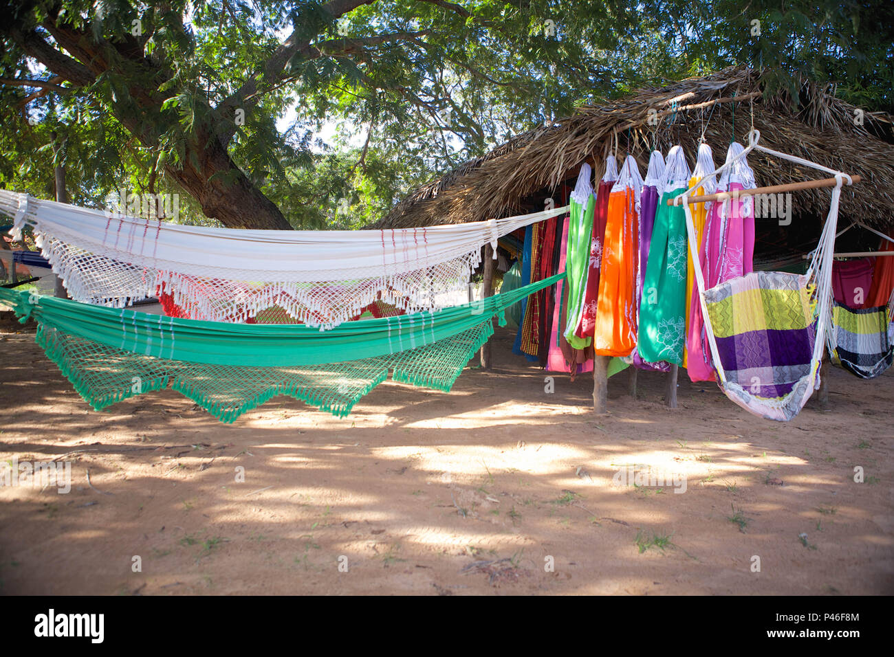 Vendas de redes de Descanso na BR-316 na comunidade Brejinho, prÃ³ximo de Caxias no MaranhÃ£o. Caxias/ma, Brasil. 13/05/2014. Foto: (MoisÃ©s Saba/Fotoarena) Foto Stock