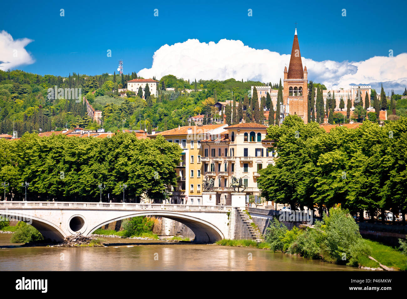 Verona e Ponte Adige vista fiume, regione italiana Veneto Foto Stock