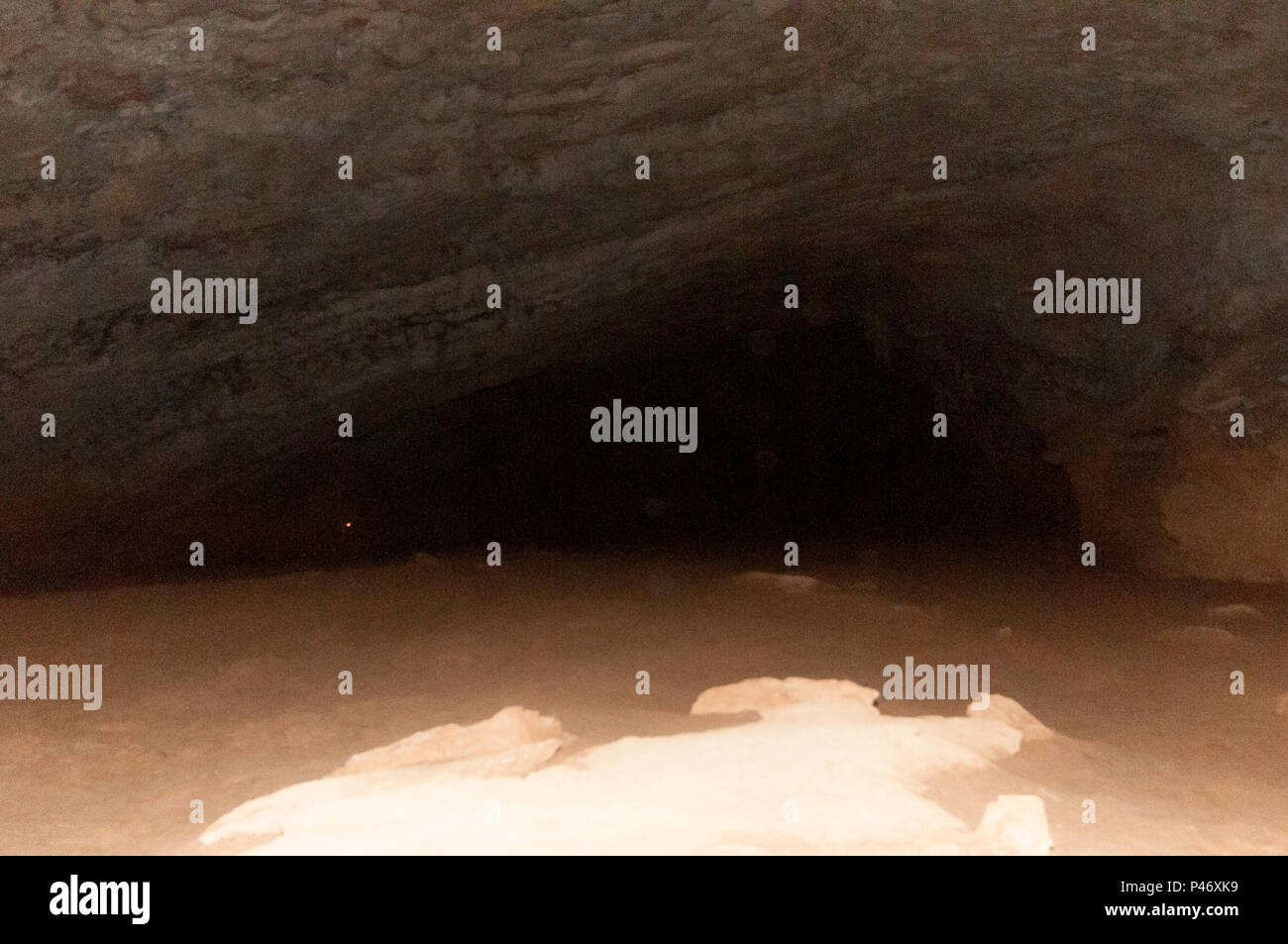 Paíns, 26/11/2014 - Interior de caverna no sítio arqueológico do Carste do Alto São Francisco onde ja foram encontrados vários artefatos - Foto: Mourão Panda / FotoArena Foto Stock