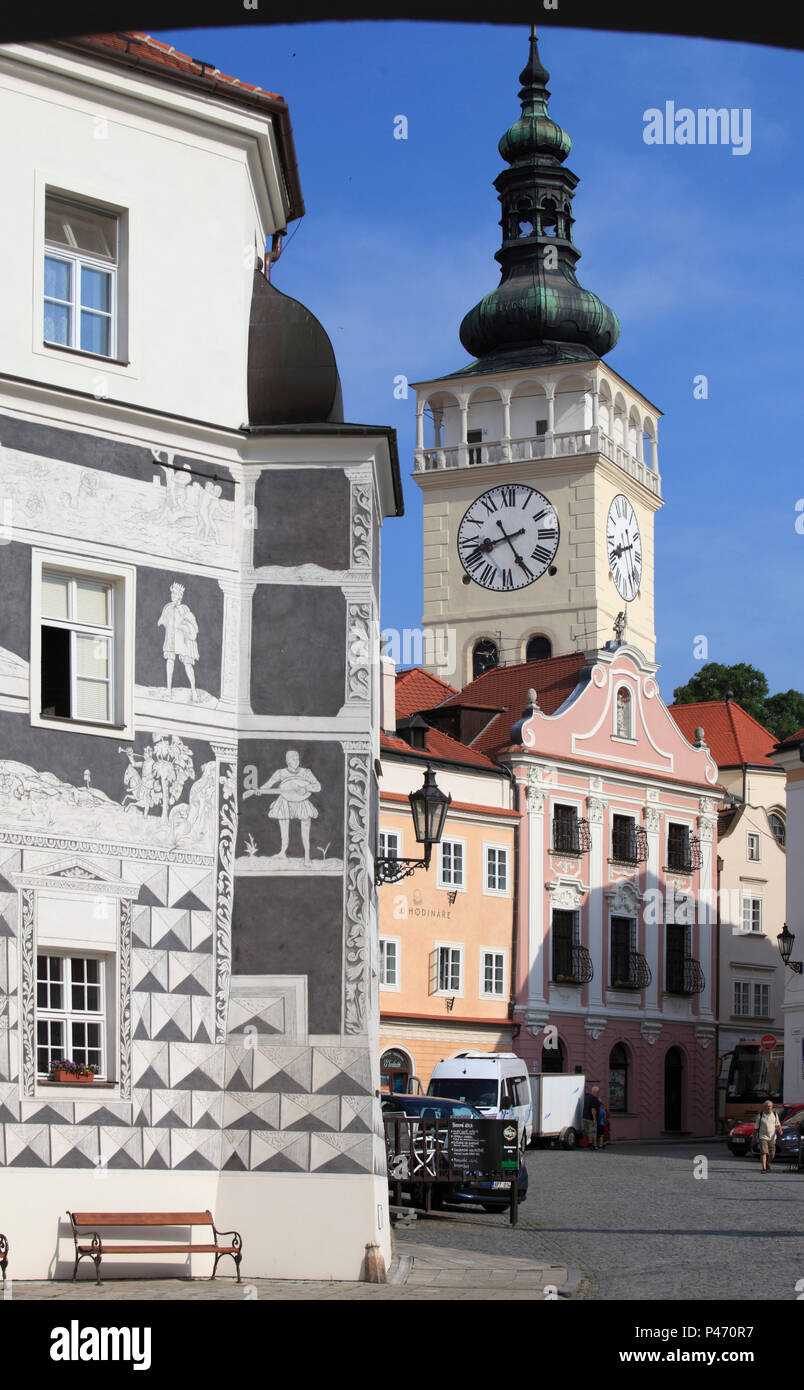 Repubblica Ceca Moravia, Mikulov, piazza storica, Casa dei Cavalieri di San Venceslao Chiesa, Foto Stock