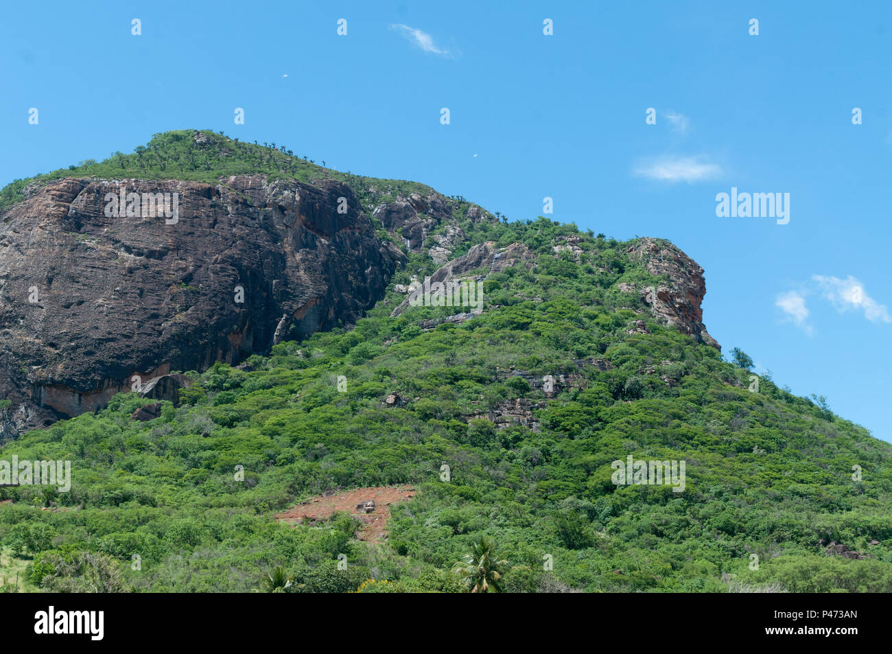 GUANAMBI, BAHIA - 20/12/2014: LOCAIS E PAISSAGENS DO MUNICÍPIO DE GUANAMBI - Barragem de Ceraíma. (Foto: Mourão Panda / Fotoarena) Foto Stock