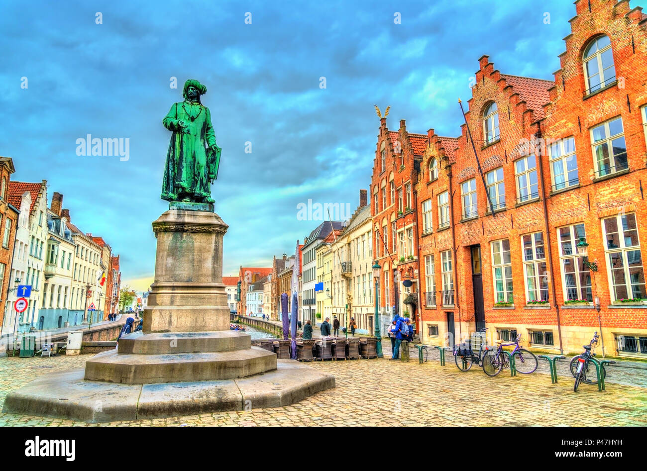 Statua di Jan van Eyck, un Early Netherlandish pittore a Bruges, Belgio Foto Stock Statua di Jan van Eyck, un Early Netherlandish pittore a Bruges, Belgio Foto Stock