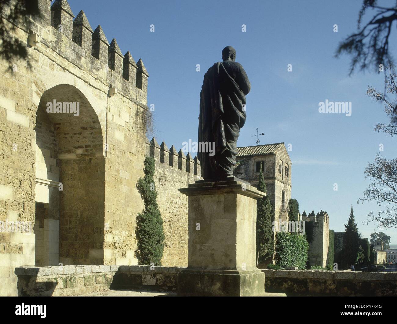 PUERTA DE ALMODOVAR Y ESTATUA DE SENECA. Posizione: esterno, Spagna. Foto Stock