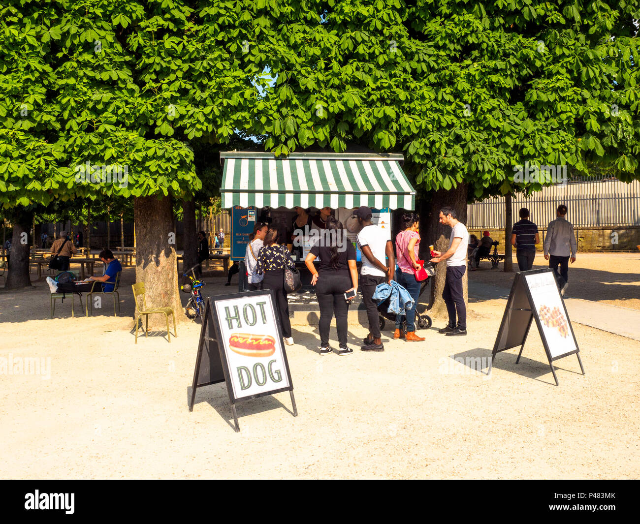 Hot Dog venditore nei giardini di Lussemburgo - Parigi, Francia Foto Stock