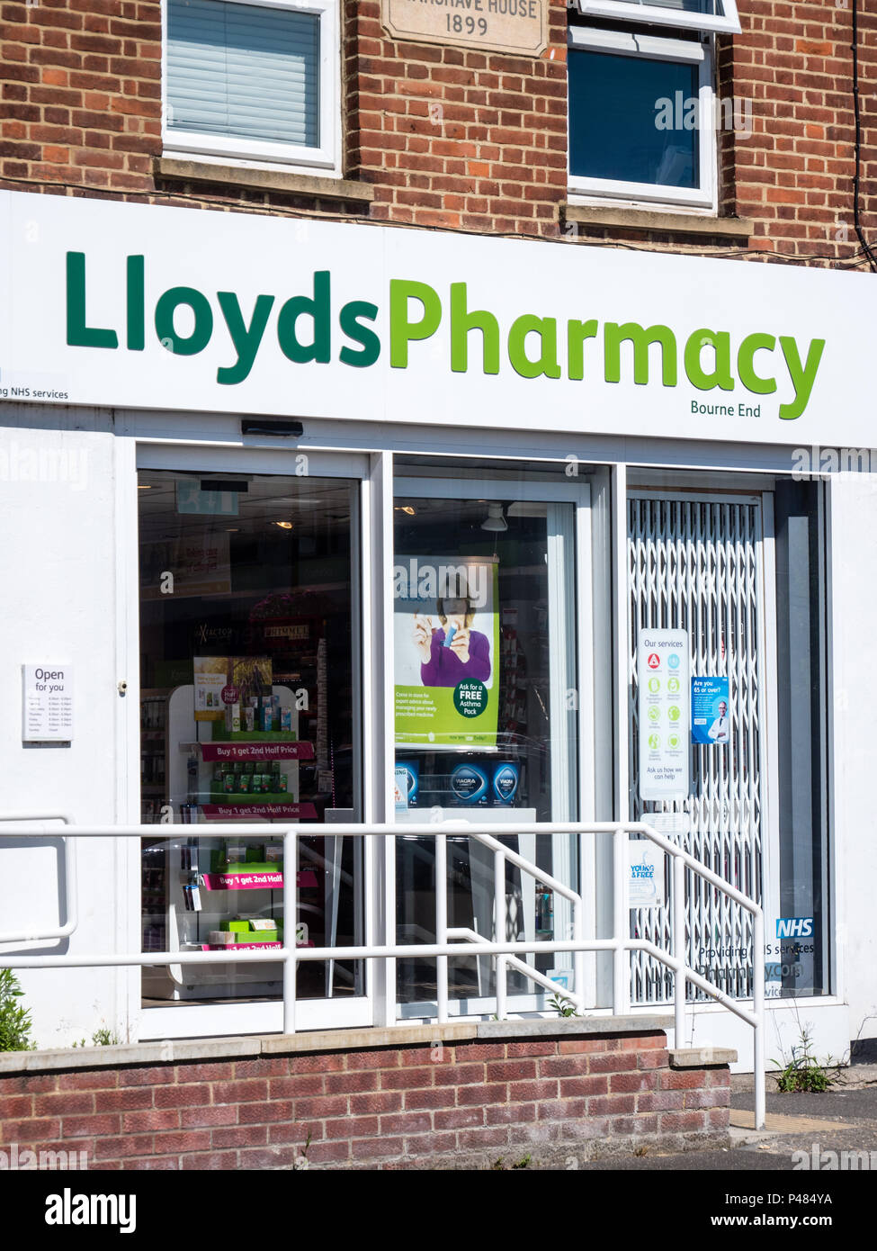 Lloyds Pharmacy, Bourne End, Buckinghamshire, Inghilterra, Regno Unito, GB. Foto Stock