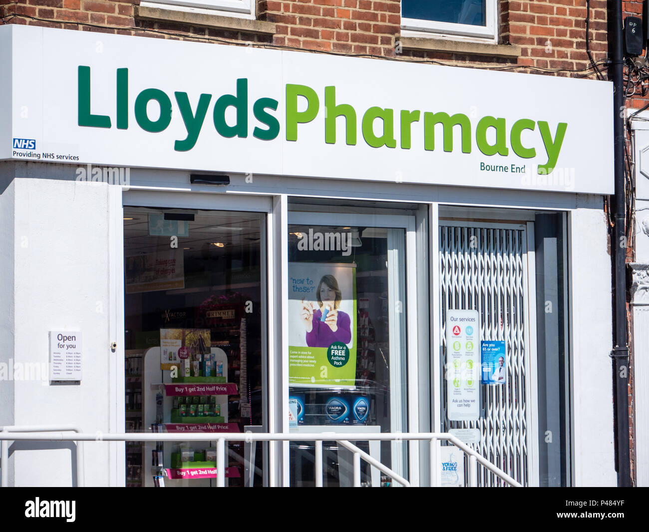 Lloyds Pharmacy, Bourne End, Buckinghamshire, Inghilterra, Regno Unito, GB. Foto Stock