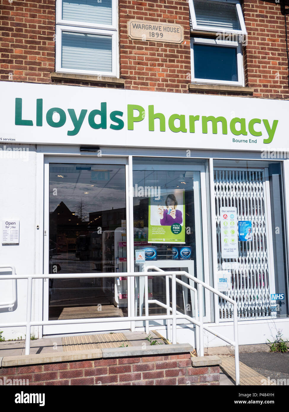 Lloyds Pharmacy, Bourne End, Buckinghamshire, Inghilterra, Regno Unito, GB. Foto Stock
