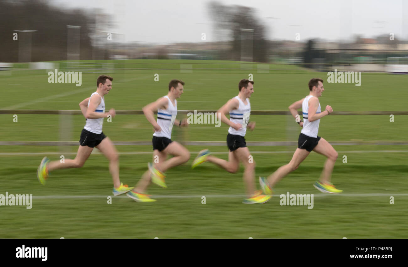 Multi-esposizione di una lunga distanza runner con movimento sfocato Foto Stock