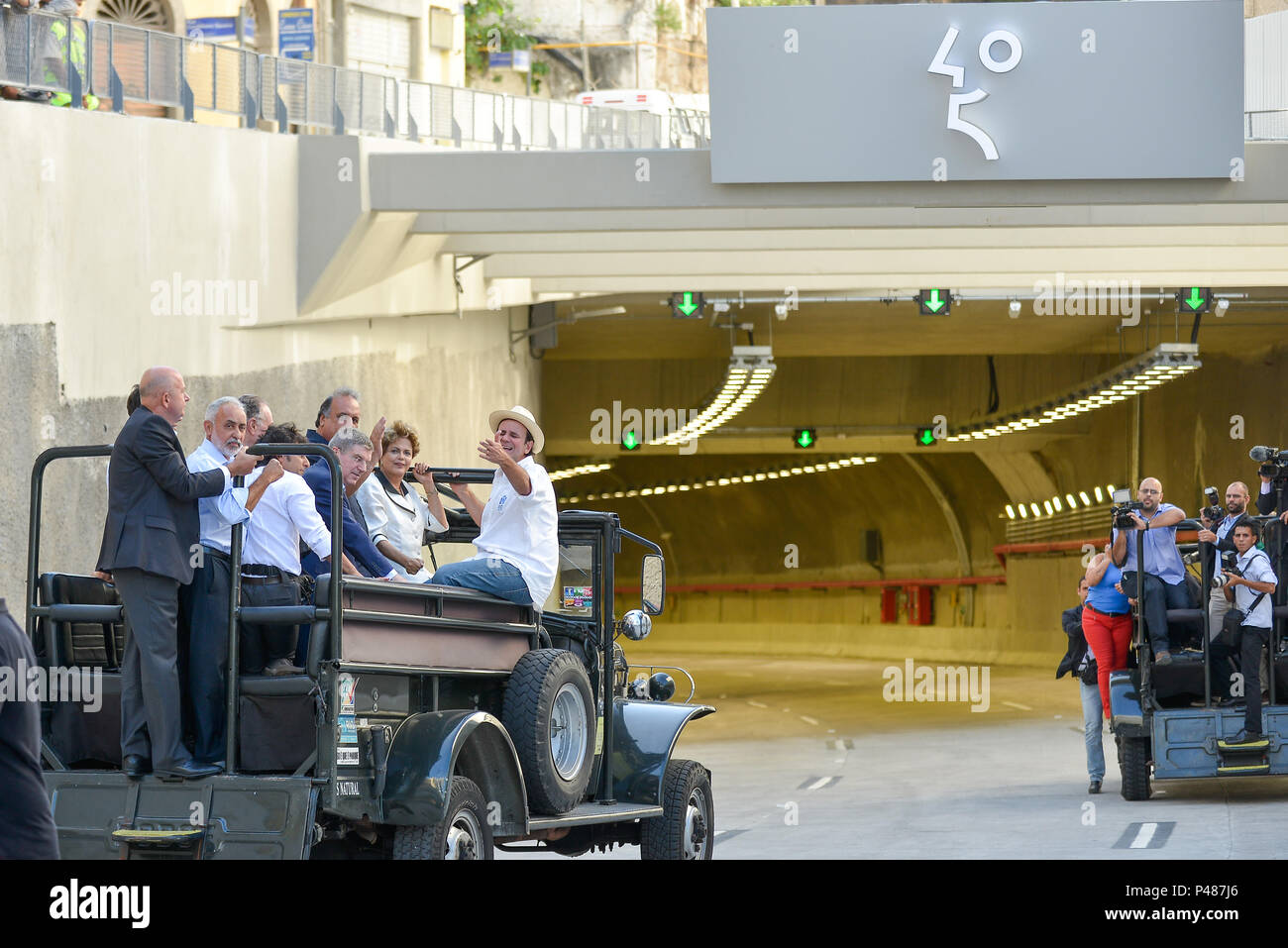 RIO DE JANEIRO/RJ - 01/03/2015 - INAUGURACAO TUNEL - Presidenta Dilma Rousseff Ao lado do Prefeito Eduardo Paes e do Governador Luiz Fernando Pezao, Thomas Bach e Carlos Arthur Nuzman duranti Inauguracao Tunel Rio 450, no Centro da Cidade, que faz parte da revitalizacao da zona portuaria (Porto Maravilha), na tarde deste domingo. Foto: Celso Pupo / Fotoarena Foto Stock