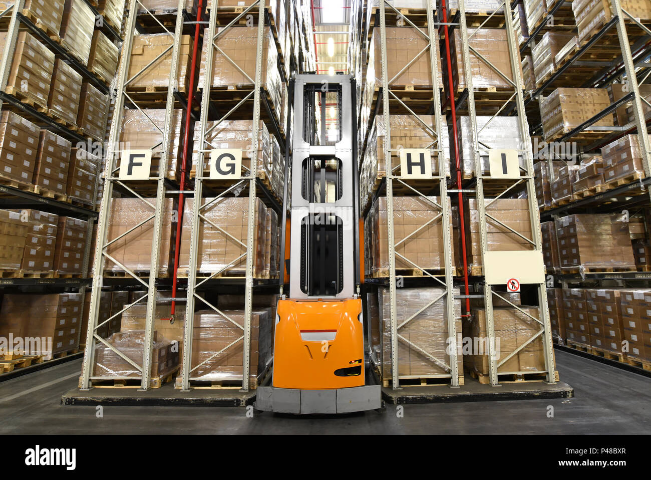 Industriali ad alta bay magazzini - deposito di merci Foto Stock