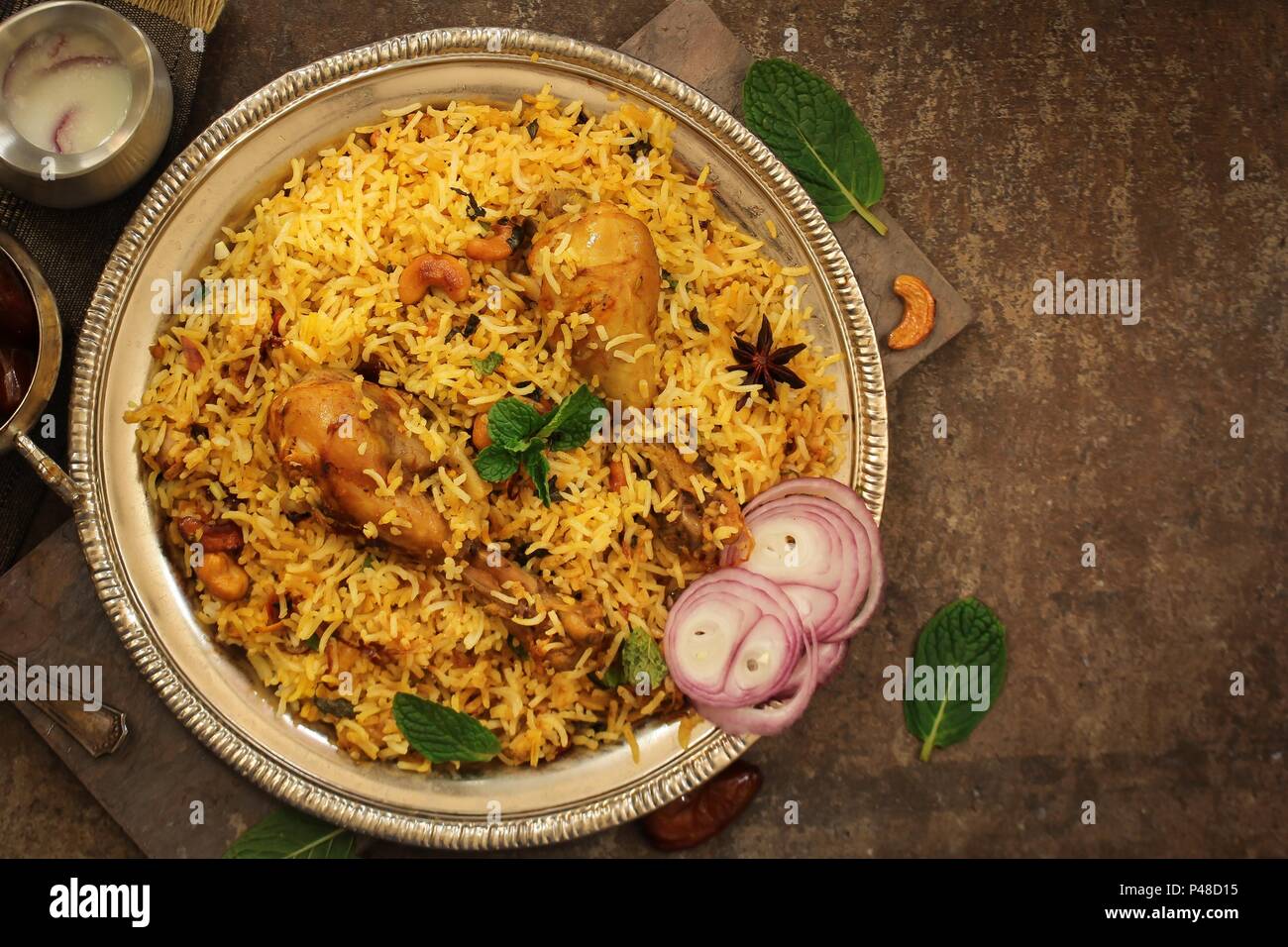 Pollo Kabsa - In casa Arabian biryani vista aerea Foto Stock