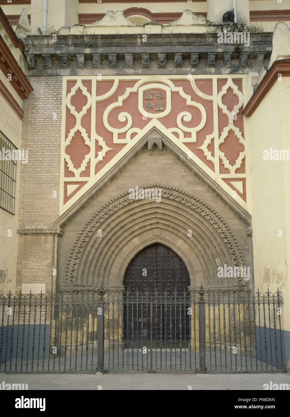 PORTADA DEL EVANGELIO - SIGLO XIII - ARQUITECTURA gotico-mudejar -FUNDADA POR ALFONSO X EN 1276. Posizione: St Anne's Church, Spagna. Foto Stock