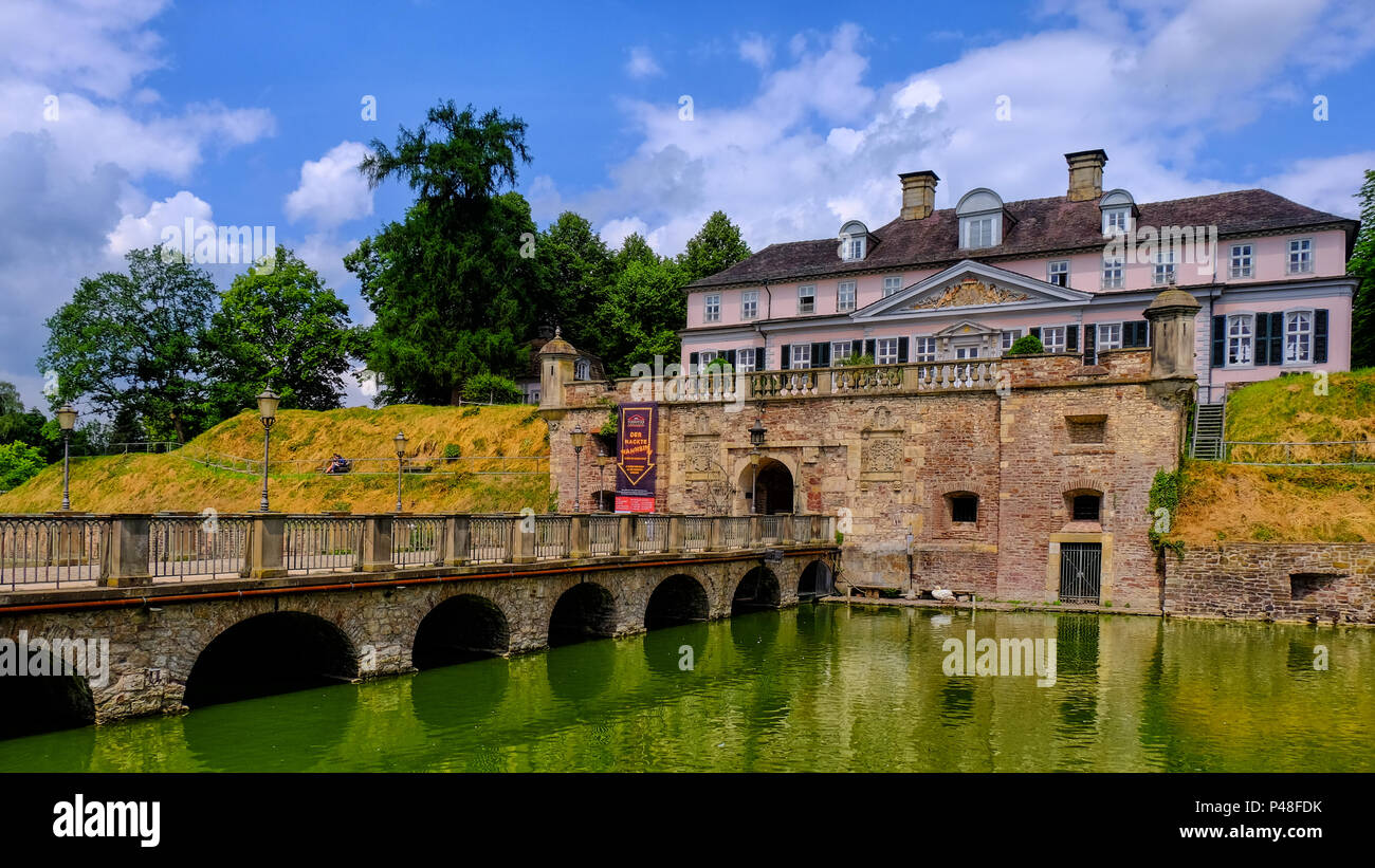 Parco termale di Bad Pyrmont durante l estate e soleggiato Foto Stock