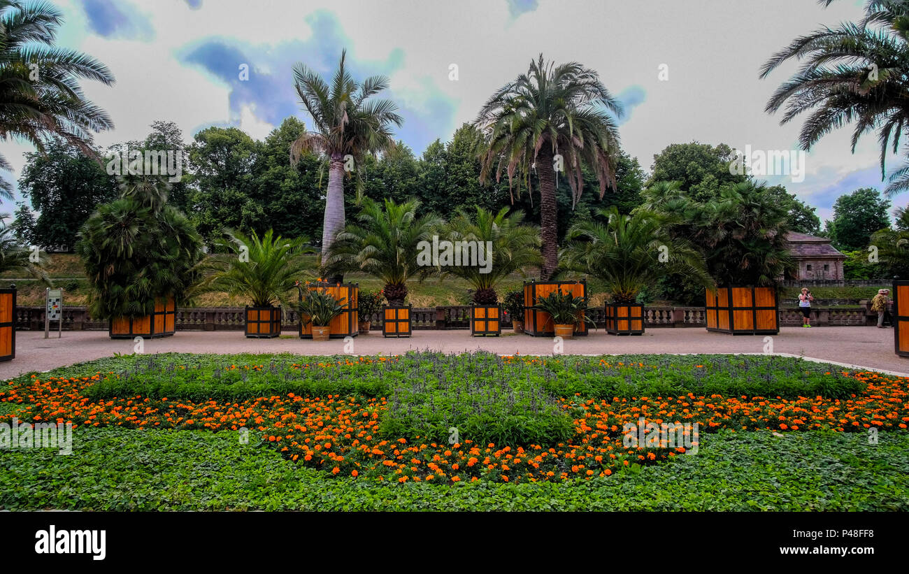 Parco termale di Bad Pyrmont durante l estate e soleggiato Foto Stock