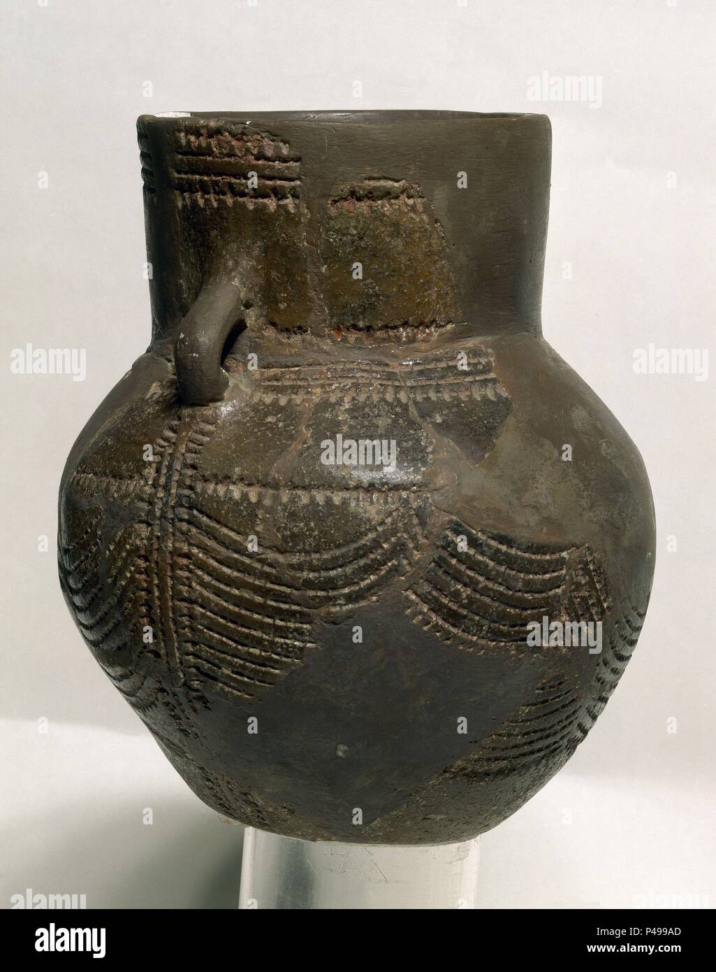 VASO NEOLITICO DE ARCILLA PROCEDENTE DE LA CUEVA DE LA CARIGÜELA - PIÑAR GRANADA - 4000-3500 AC. Posizione: MUSEO ARQUEOLOGICO-PREHISTORIA. Foto Stock